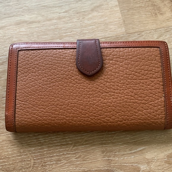 Dooney & Bourke wallet. Please see all pics for flaws - Picture 3 of 7